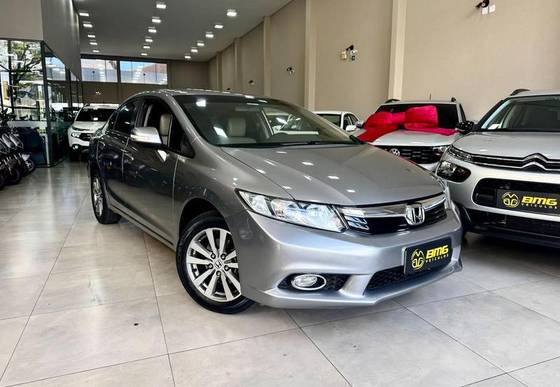 HONDA CIVIC 1.8 LXS 16V FLEX 4P AUTOMÁTICO HONDA CIVIC 1.8 LXS 16V FLEX 4P AUTOMÁTICO